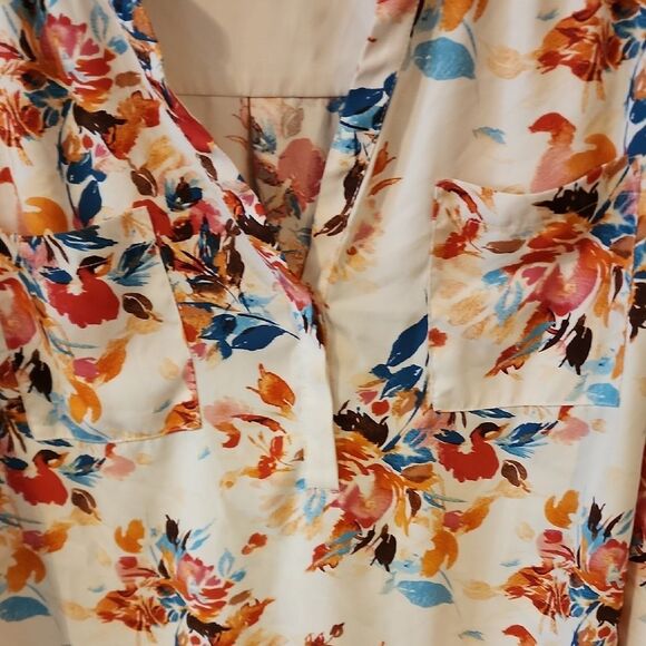 Torrid Harper Size 3 Flutter Sleeve Blouse in White Cream - Picture 4 of 5